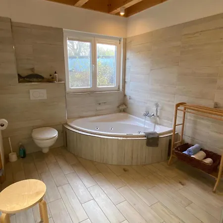 Holiday home Rapsbluetenhaus