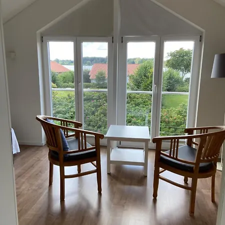 Holiday home Rapsbluetenhaus