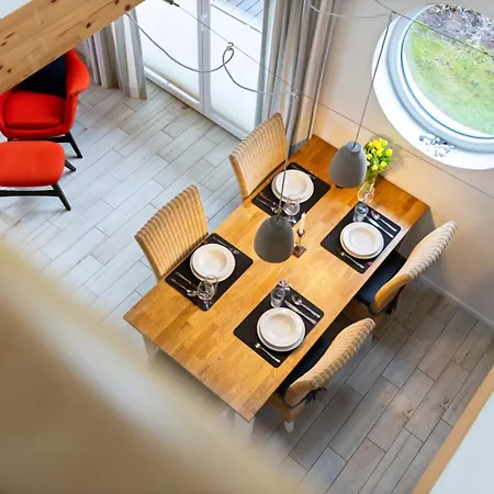 Semesterbostad Rapsbluetenhaus *